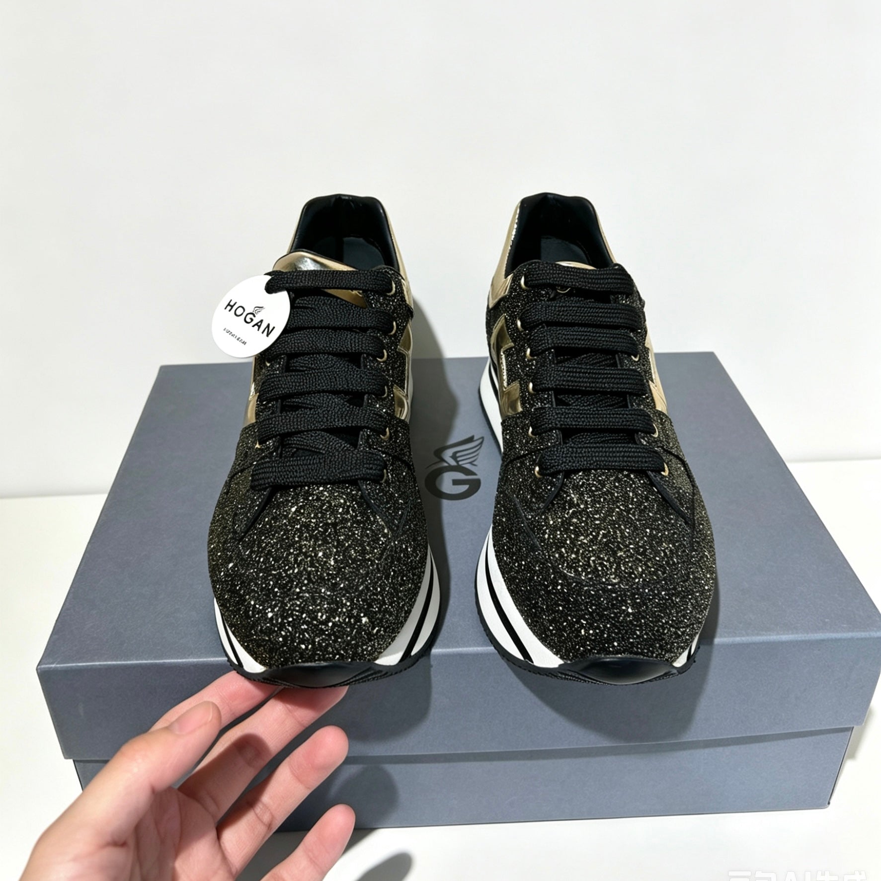 Sneakers donna Hogan modello iconico H222 Allacciato H Grande
