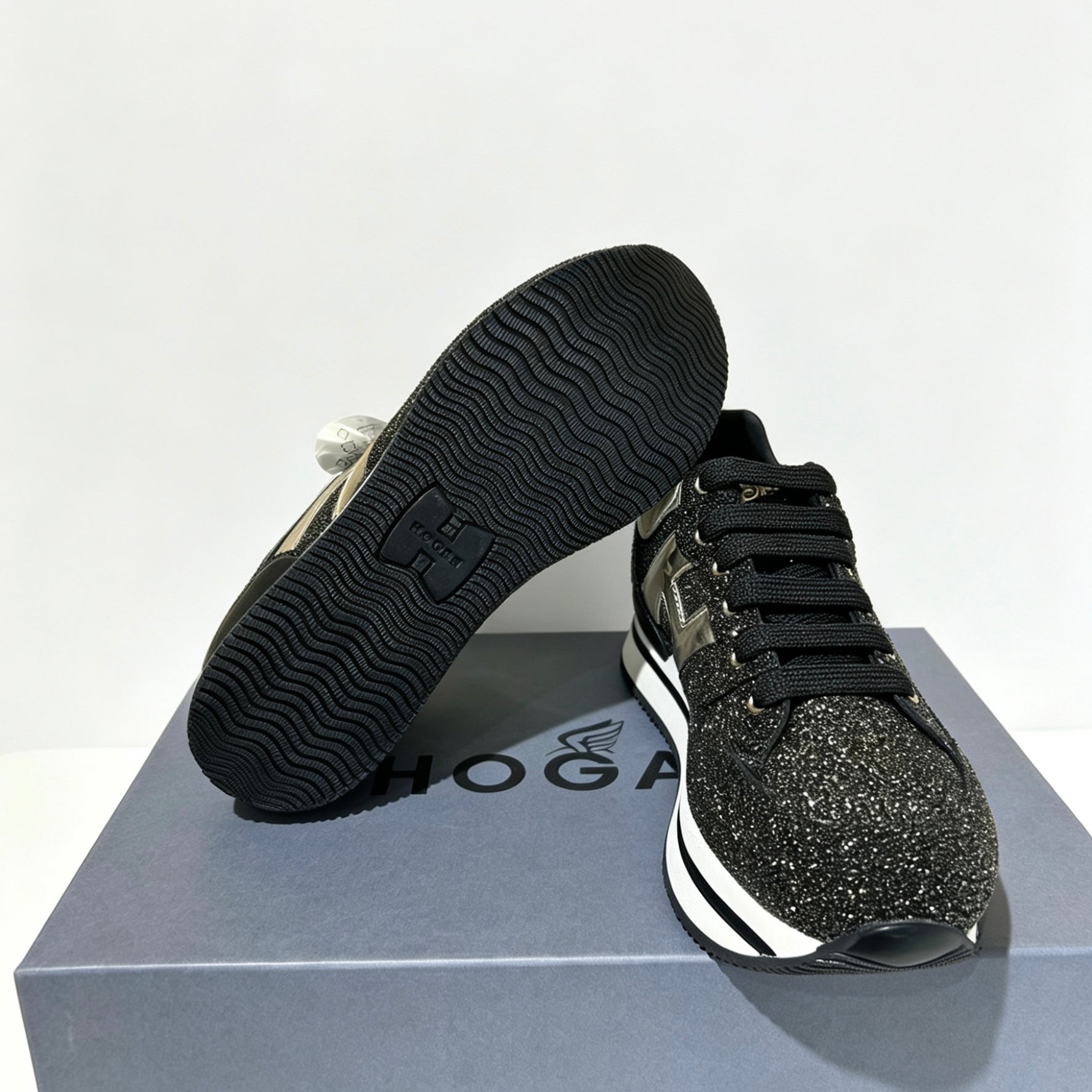 Sneakers donna Hogan modello iconico H222 Allacciato H Grande