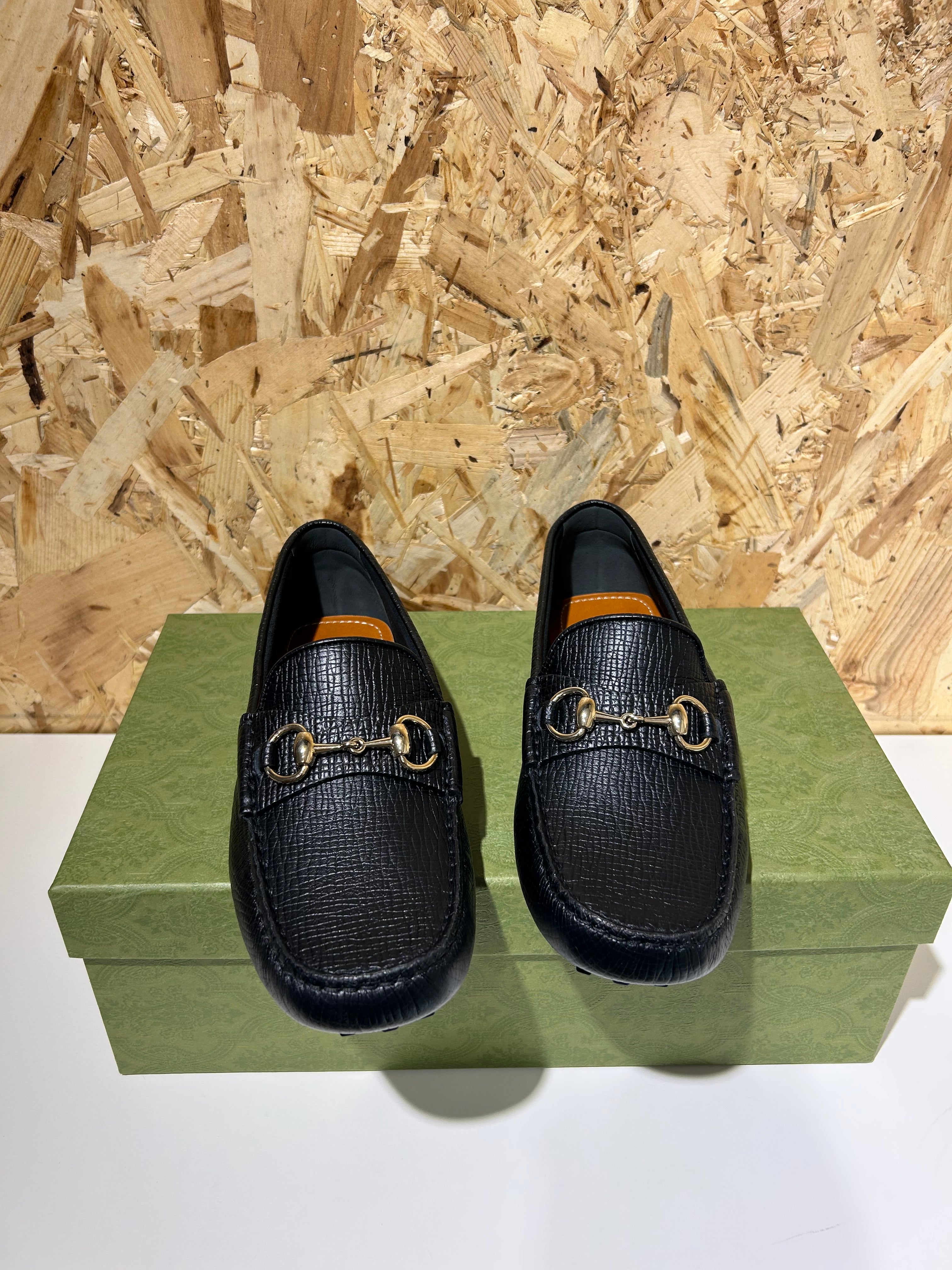 Gucci mocassini driver uomo Horsebit pelle nera granulata cod.674254