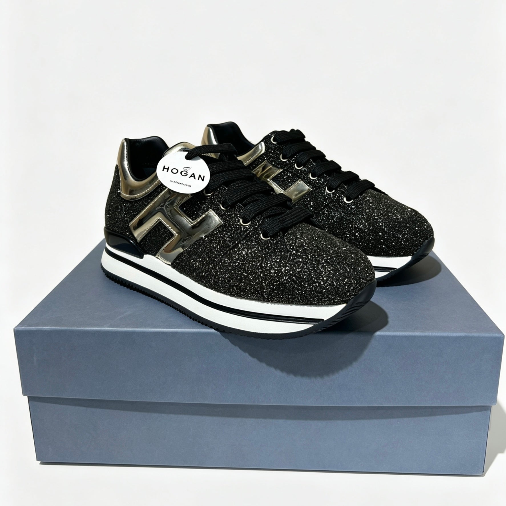 Sneakers donna Hogan modello iconico H222 Allacciato H Grande