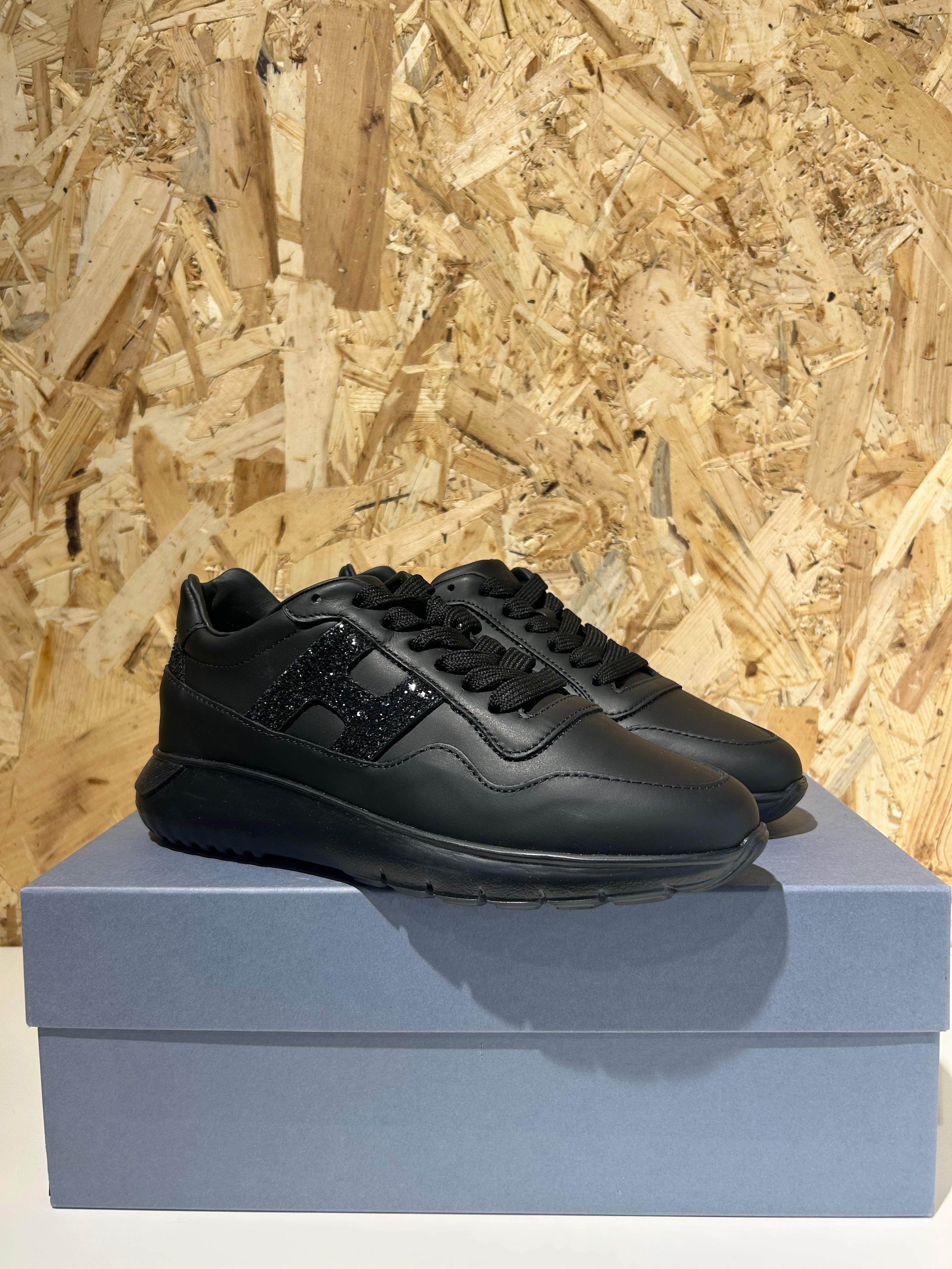 Sneakers Donna Hogan Interactive 3 allacciato pelle total nero brillantino